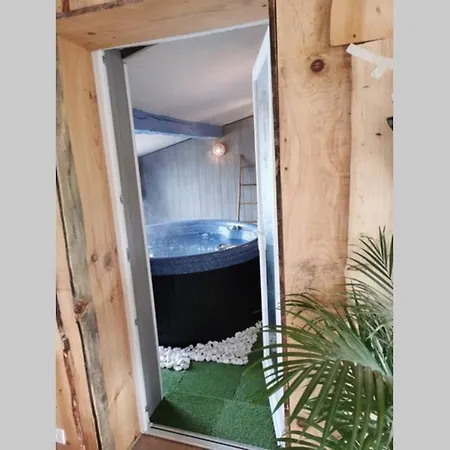 Chalet Des Loups Echire Exterior photo